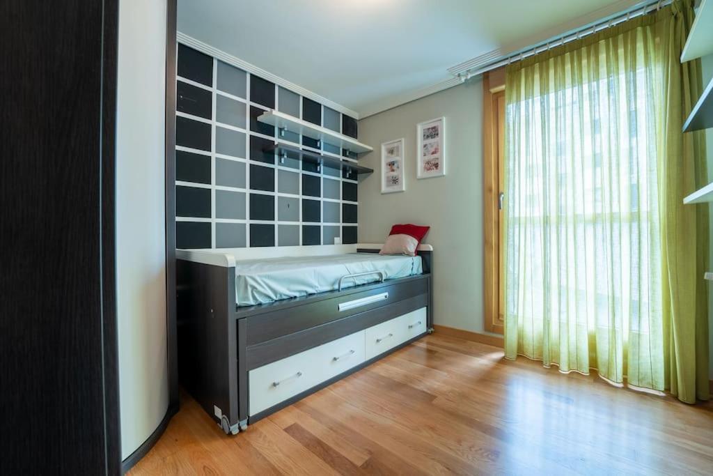 Apartamento En El Corazon De La Ciudad Con Parking Сантандер Екстериор снимка